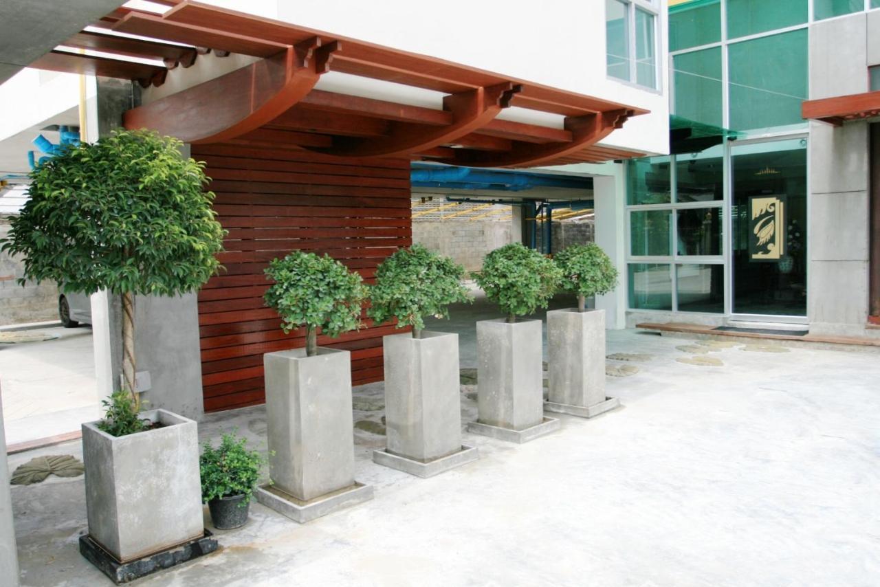 Bansabai Sabaidee Service Apartment Banguecoque Exterior foto